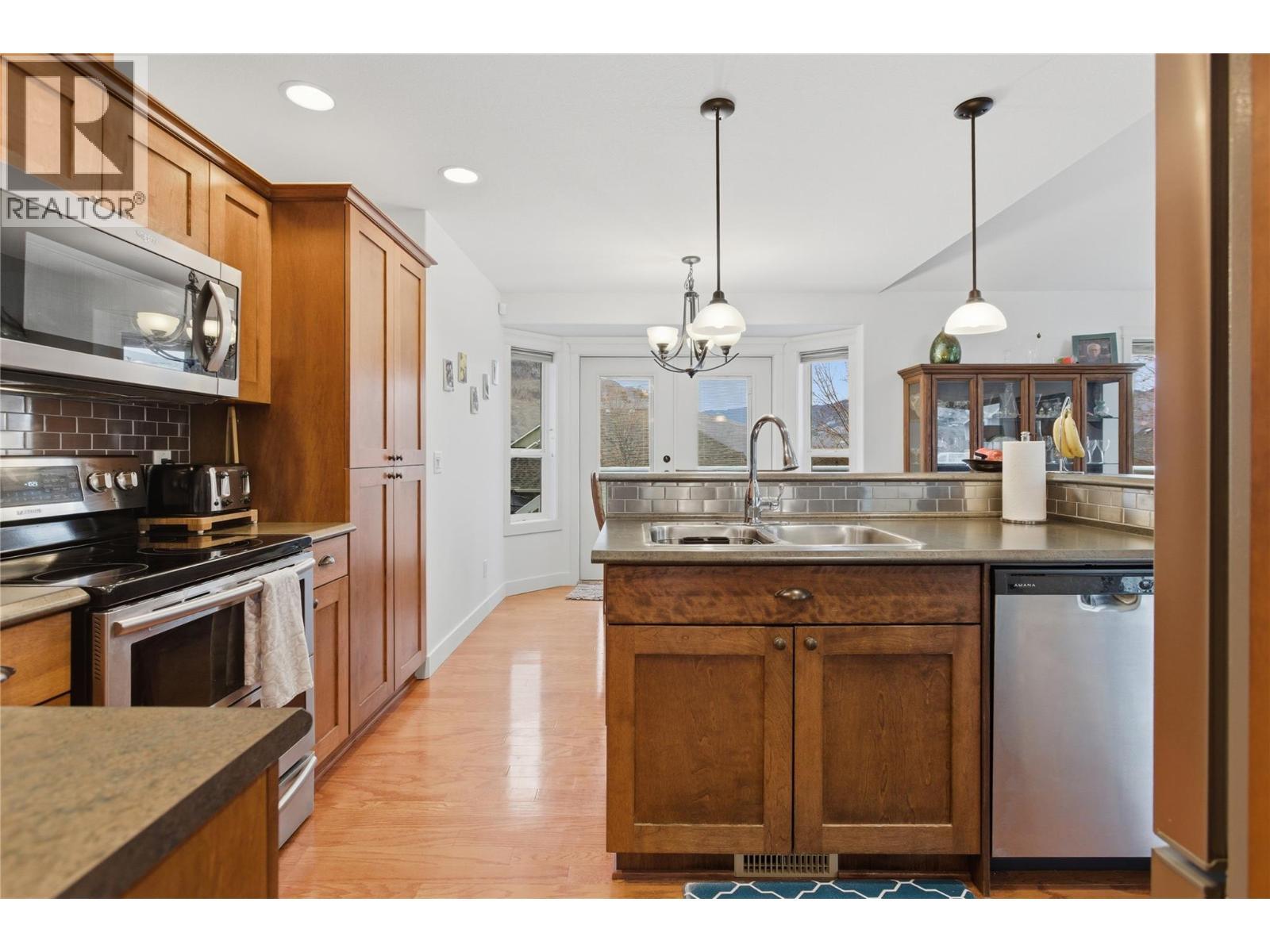 2150 Cantle Place, Kamloops, BC - Indoor Photo Showing Kitchen With Double Sink