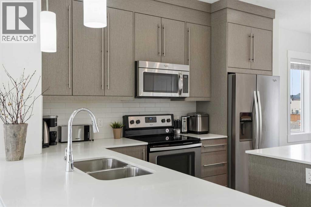 Kitchen - 70, 111 Rainbow Falls Gate, Chestermere, AB - Indoor Photo Showing Kitchen With Stainless Steel Kitchen With Double Sink With Upgraded Kitchen