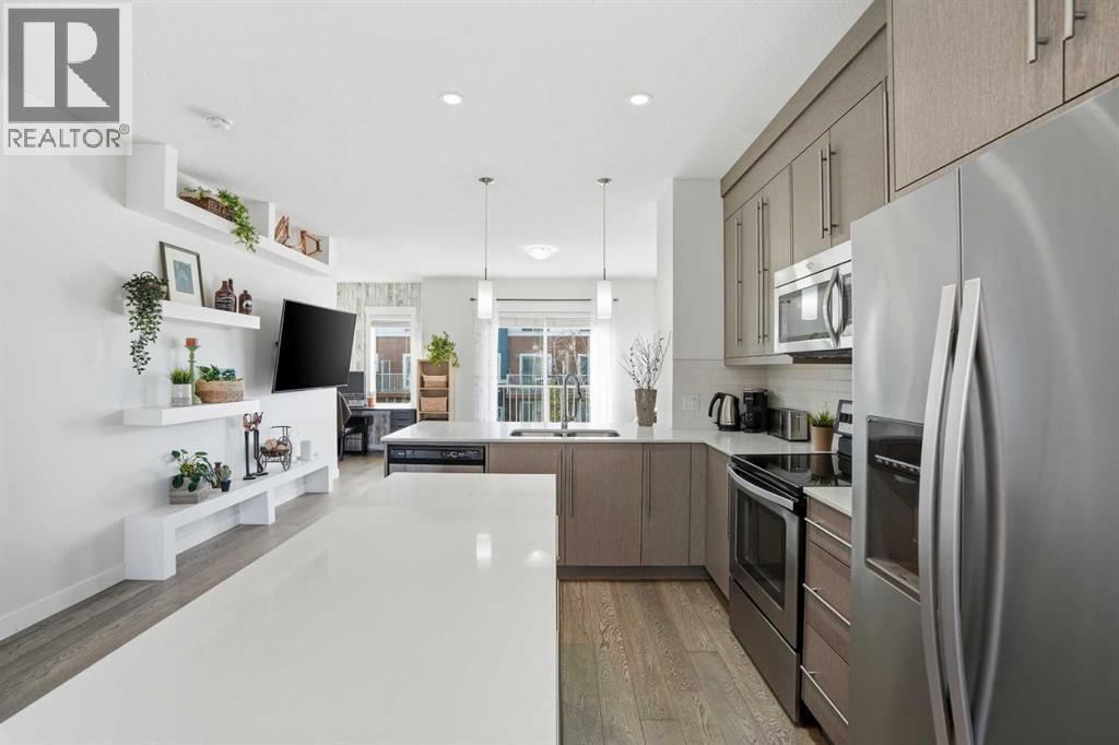 Kitchen - 70, 111 Rainbow Falls Gate, Chestermere, AB - Indoor Photo Showing Kitchen With Stainless Steel Kitchen With Double Sink With Upgraded Kitchen