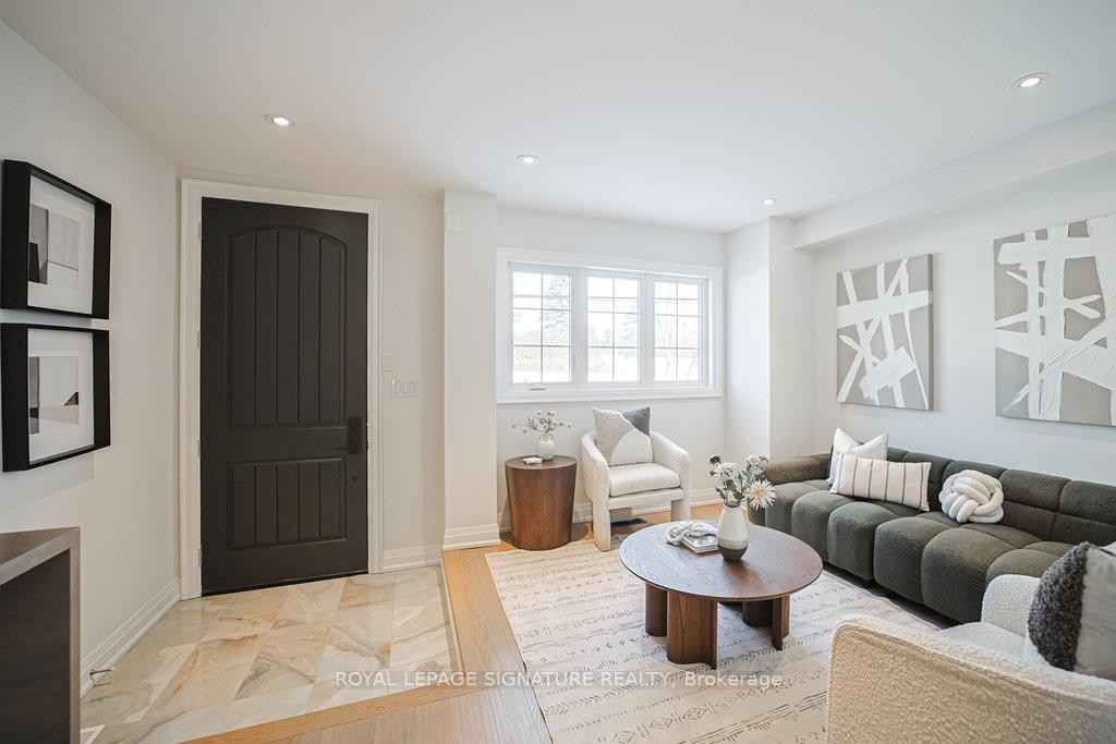4163 Major Mackenzie Drive E, Markham, ON - Indoor Photo Showing Living Room