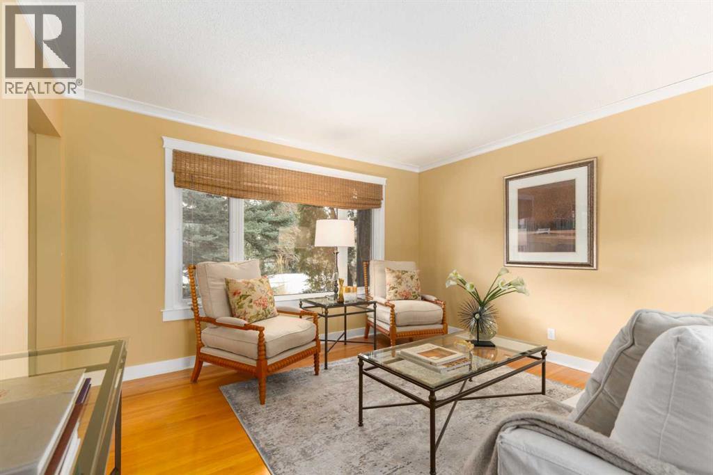 6701 Laird Court Sw, Calgary, AB - Indoor Photo Showing Living Room