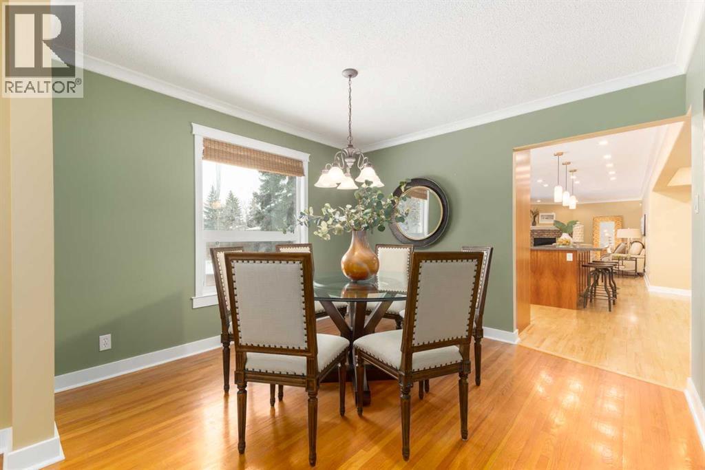 6701 Laird Court Sw, Calgary, AB - Indoor Photo Showing Dining Room