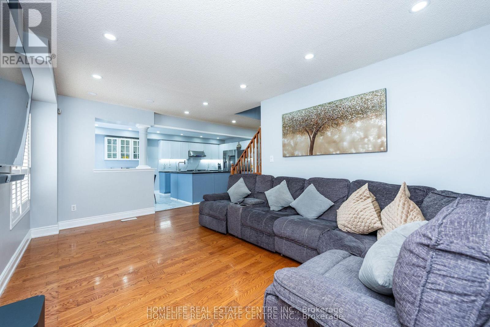 108 Fairhill Avenue, Brampton, ON - Indoor Photo Showing Living Room