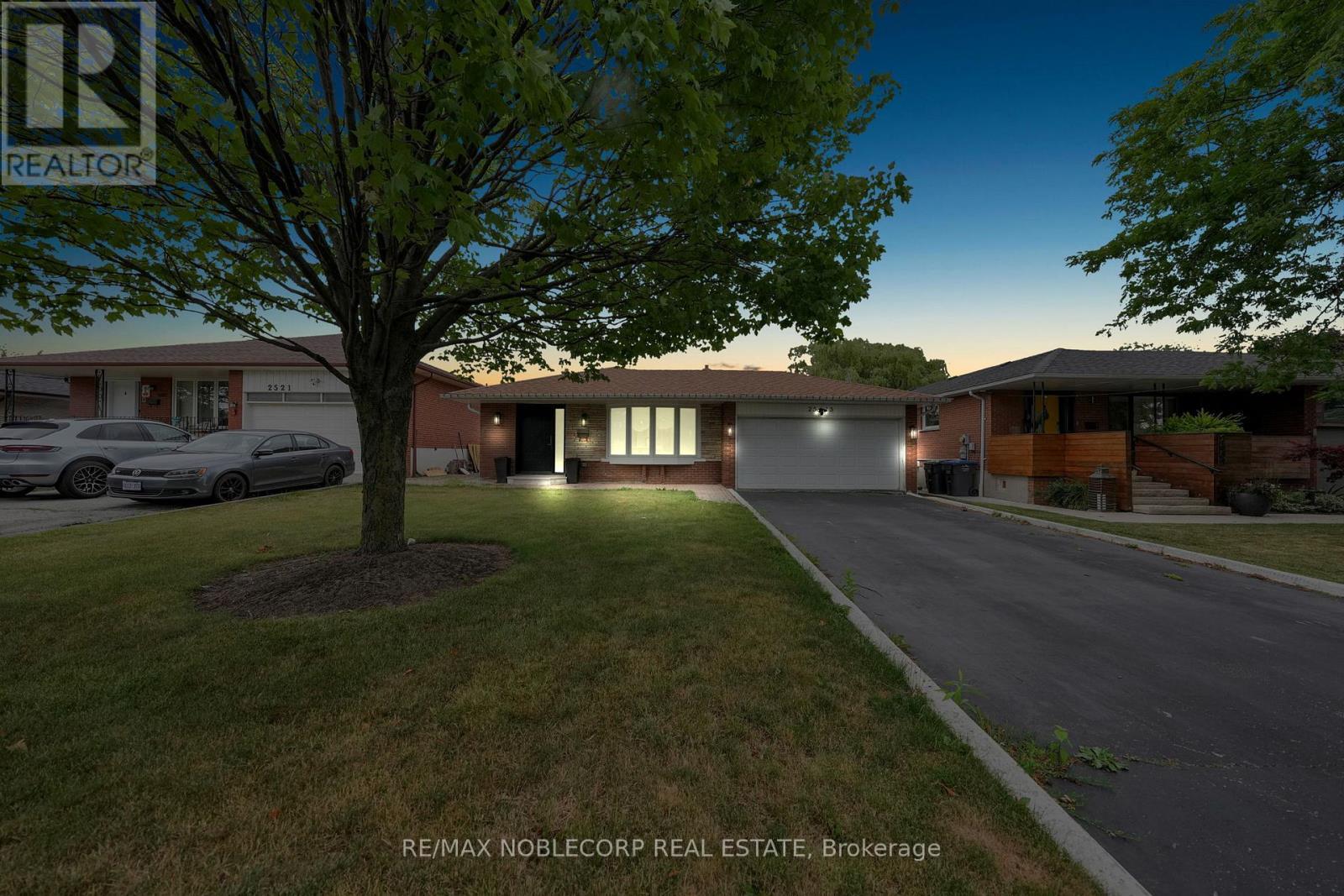 2515 Hensall Street, Mississauga, ON - Outdoor With Facade