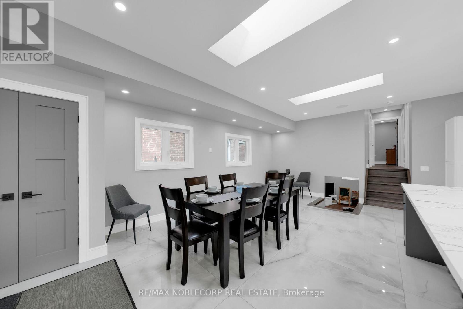 2515 Hensall Street, Mississauga, ON - Indoor Photo Showing Dining Room