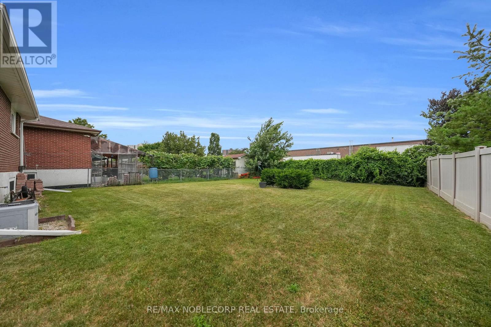 2515 Hensall Street, Mississauga, ON - Outdoor