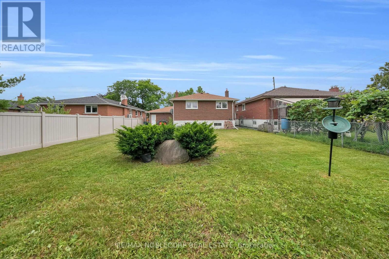 2515 Hensall Street, Mississauga, ON - Outdoor