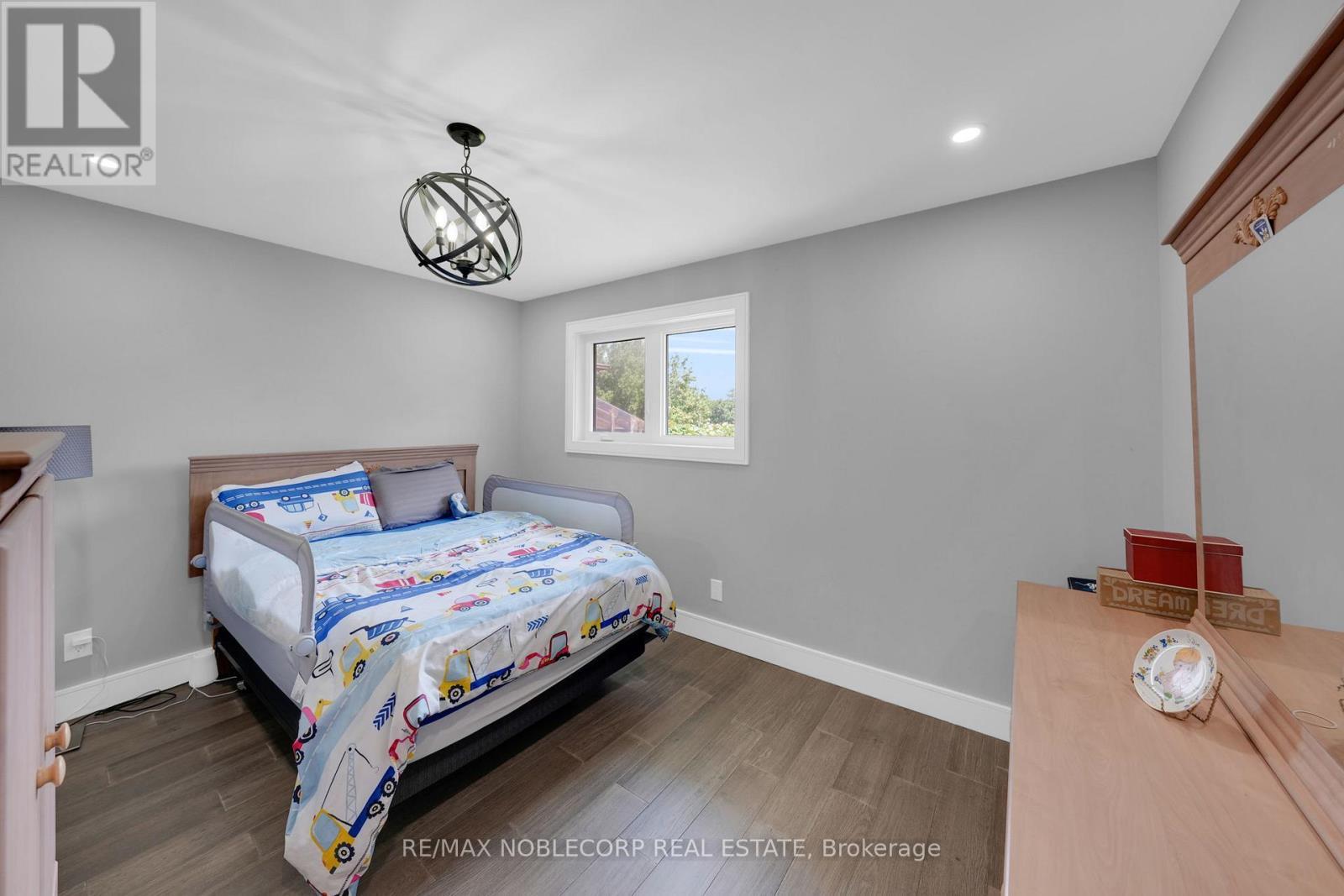 2515 Hensall Street, Mississauga, ON - Indoor Photo Showing Bedroom