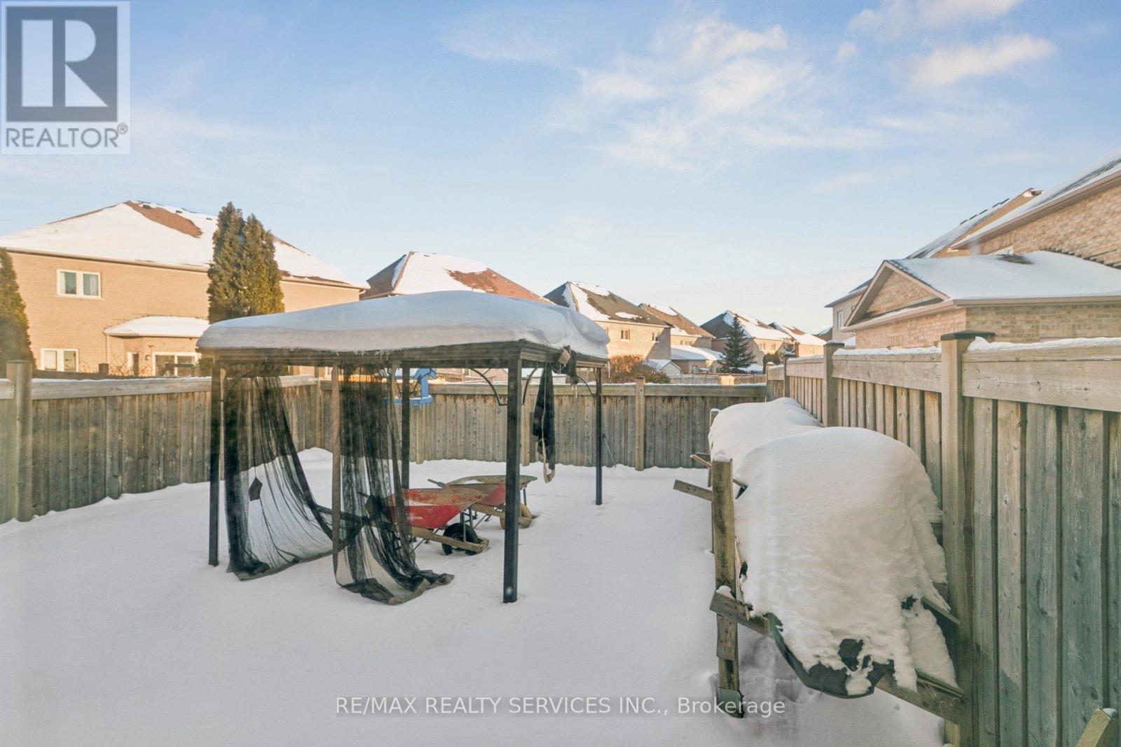 9 Beachville Circle, Brampton, ON - Outdoor