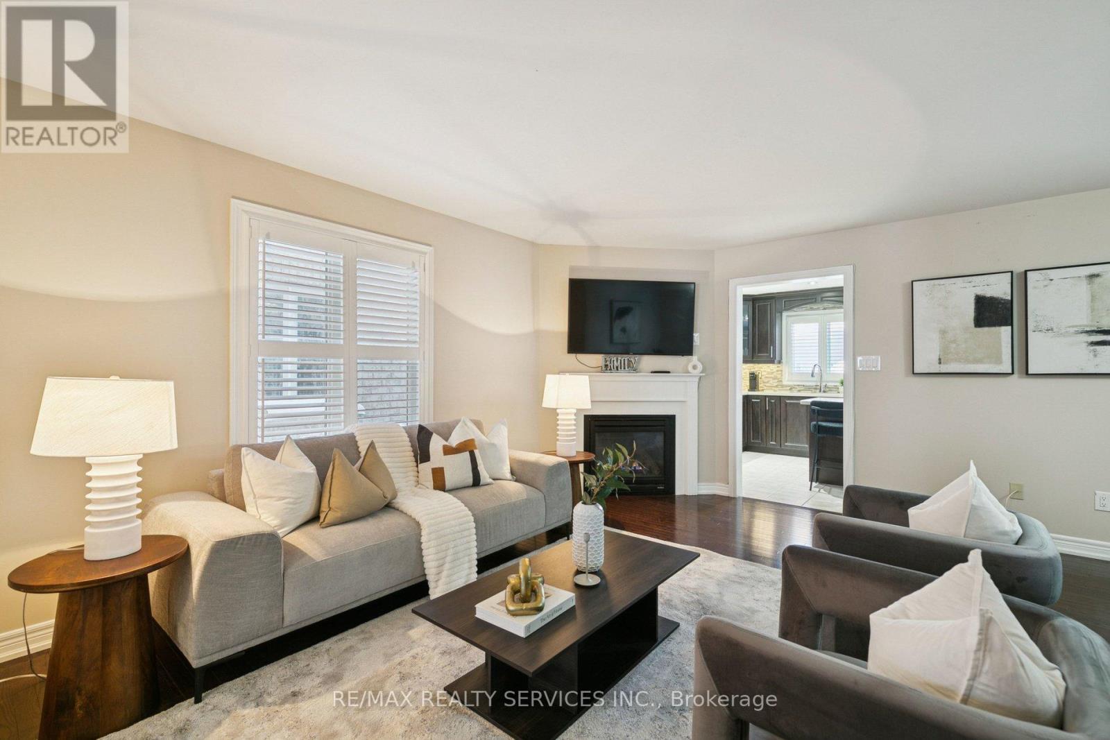 9 Beachville Circle, Brampton, ON - Indoor Photo Showing Living Room With Fireplace
