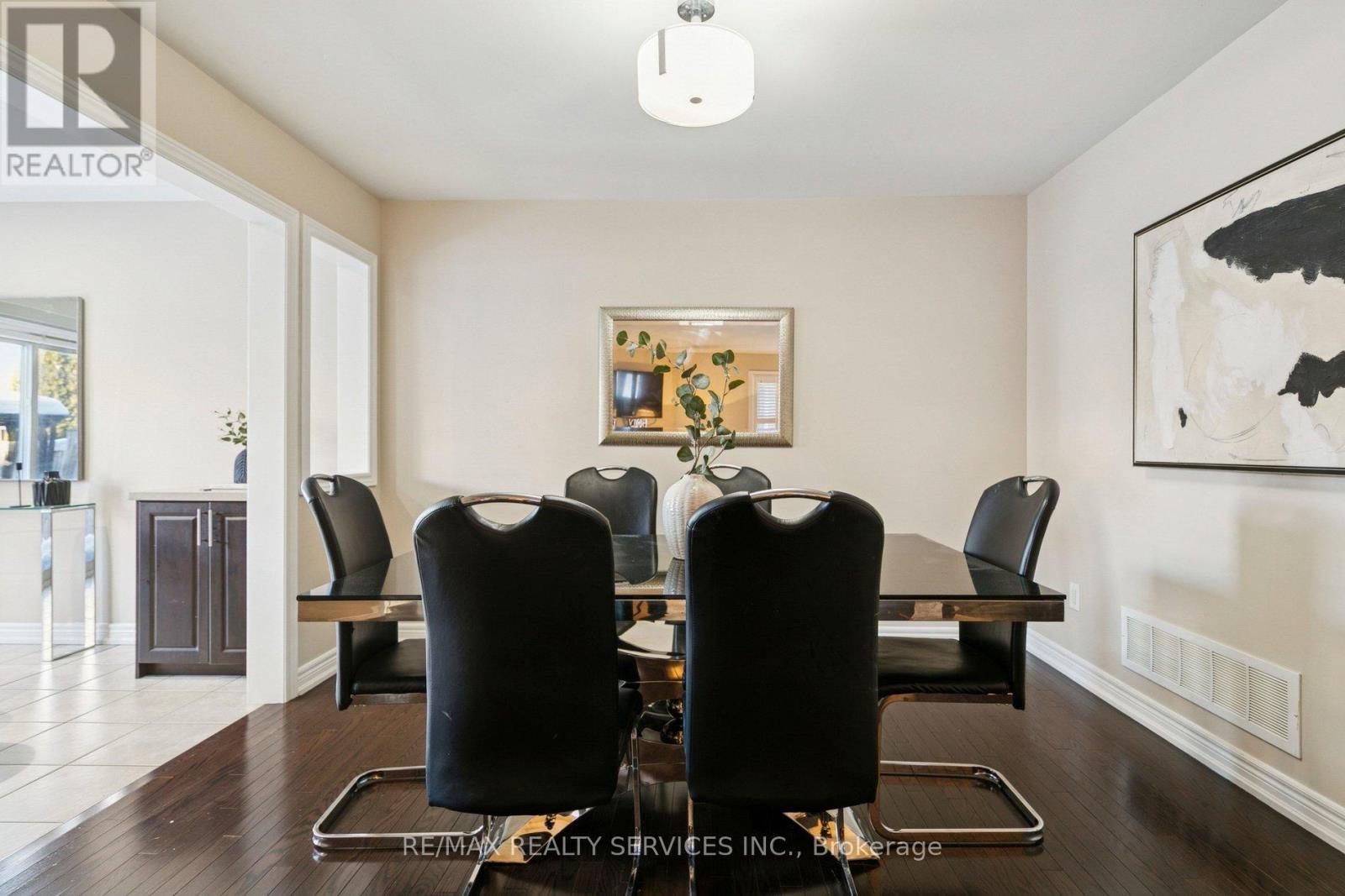 9 Beachville Circle, Brampton, ON - Indoor Photo Showing Dining Room