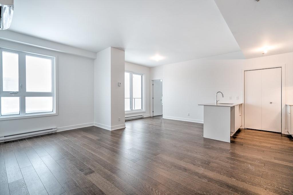 Salon - 602-1700 Rue Viola-Desmond, Montréal (Lasalle), QC - Indoor Photo Showing Other Room