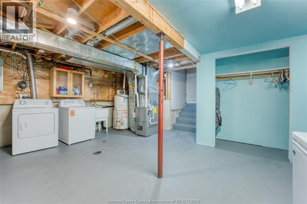 2901 Robillard Cresent, Windsor, ON - Indoor Photo Showing Laundry Room