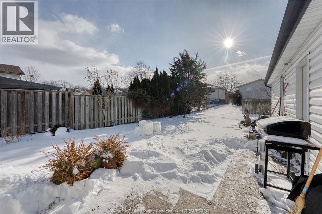 2901 Robillard Cresent, Windsor, ON - Outdoor