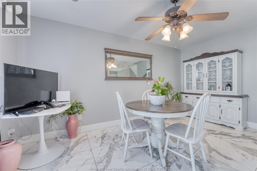 2901 Robillard Cresent, Windsor, ON - Indoor Photo Showing Dining Room