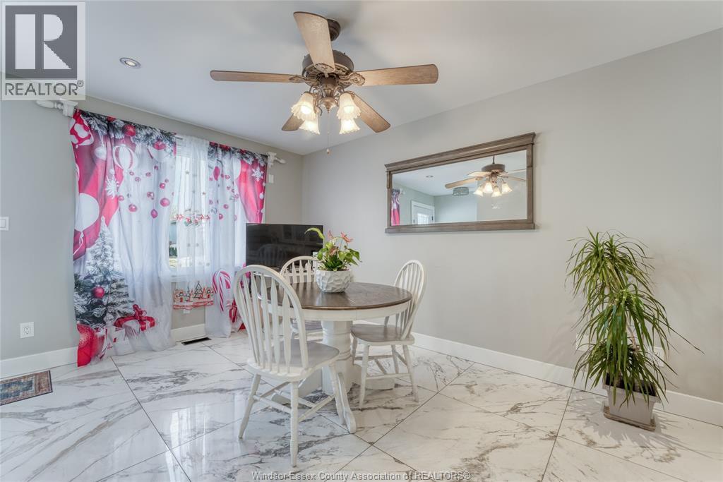 2901 Robillard Cresent, Windsor, ON - Indoor Photo Showing Dining Room