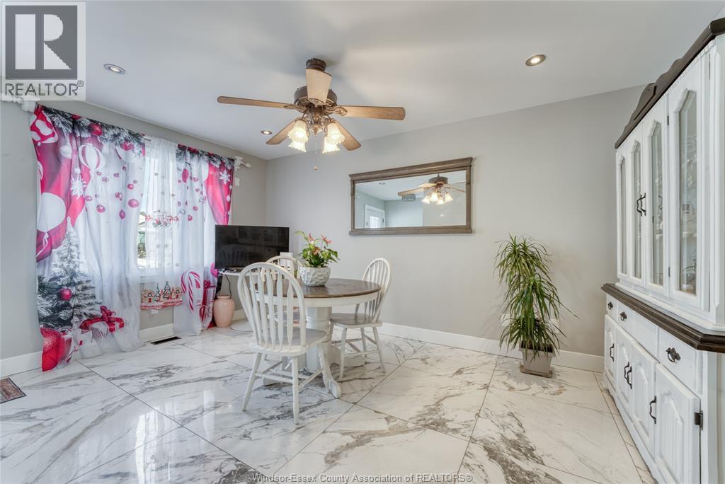 2901 Robillard Cresent, Windsor, ON - Indoor Photo Showing Dining Room