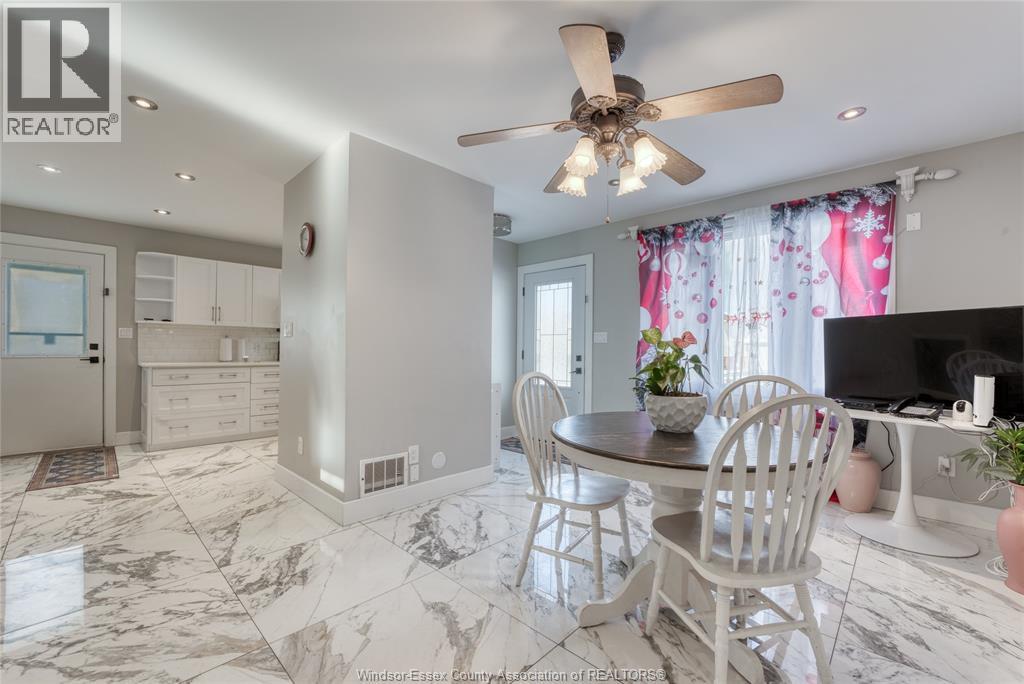 2901 Robillard Cresent, Windsor, ON - Indoor Photo Showing Dining Room