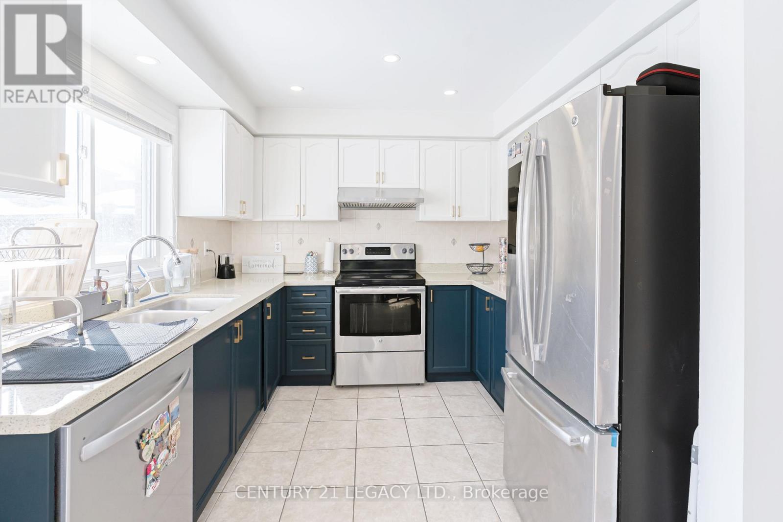 129 Sugarhill Drive, Brampton, ON - Indoor Photo Showing Kitchen With Stainless Steel Kitchen With Double Sink