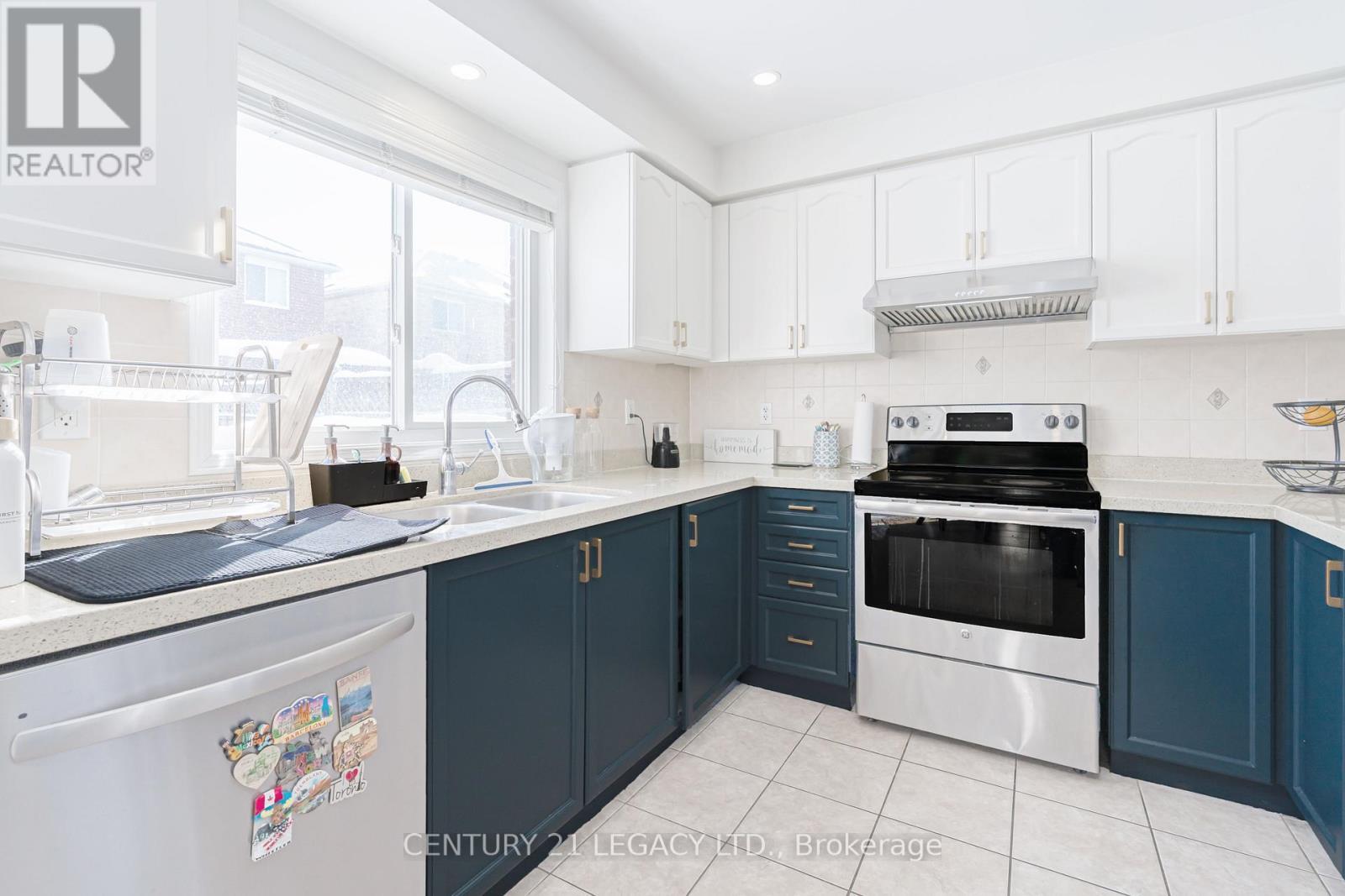 129 Sugarhill Drive, Brampton, ON - Indoor Photo Showing Kitchen With Stainless Steel Kitchen