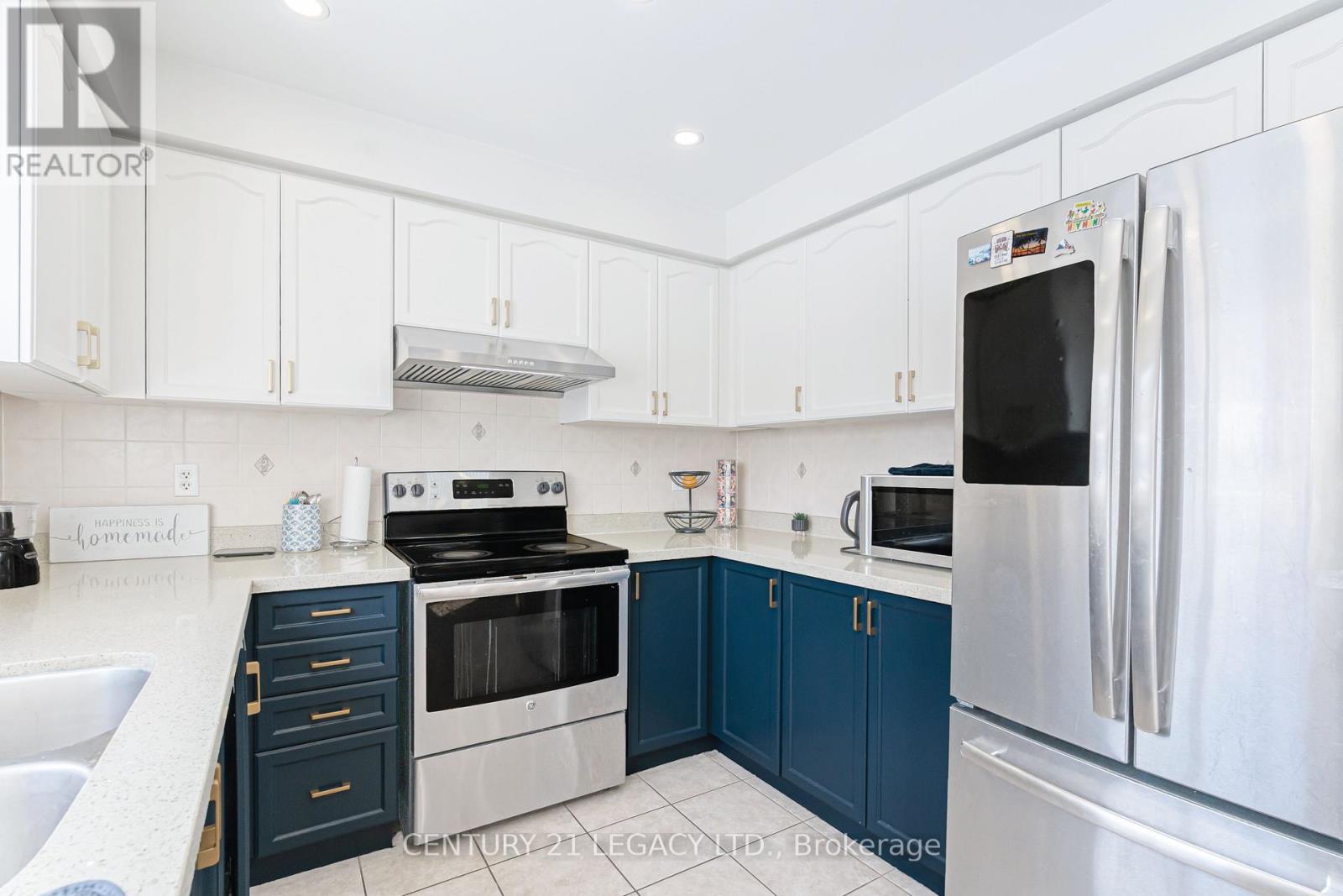 129 Sugarhill Drive, Brampton, ON - Indoor Photo Showing Kitchen With Stainless Steel Kitchen With Double Sink
