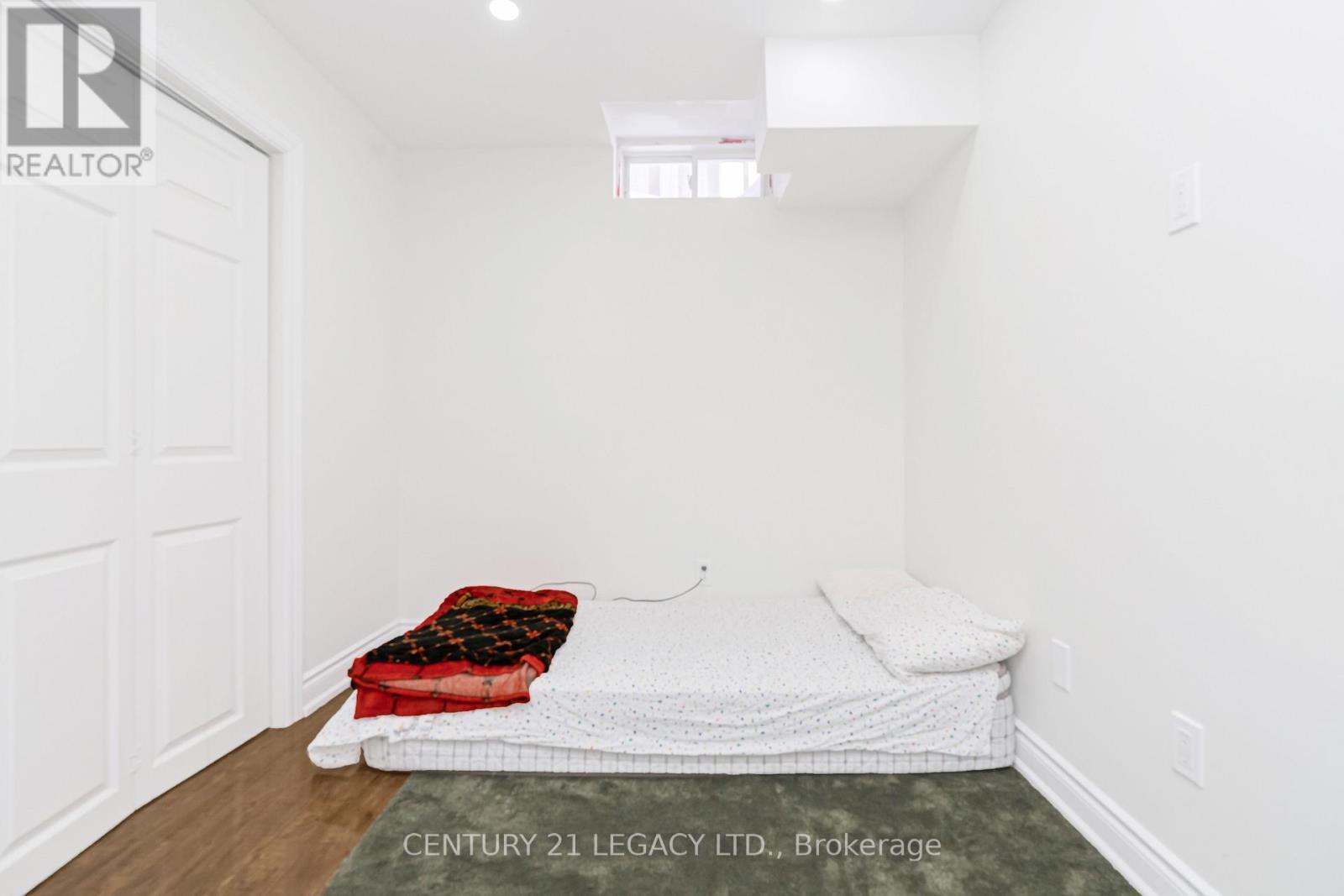 129 Sugarhill Drive, Brampton, ON - Indoor Photo Showing Bedroom