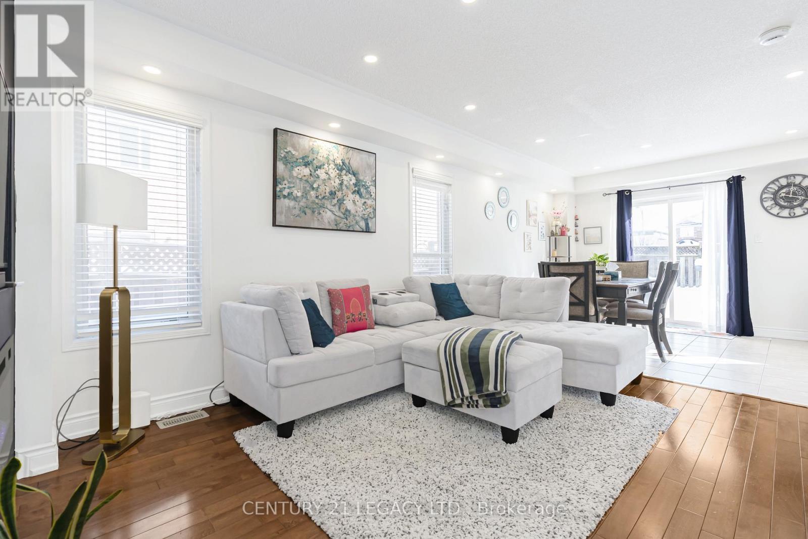 129 Sugarhill Drive, Brampton, ON - Indoor Photo Showing Living Room