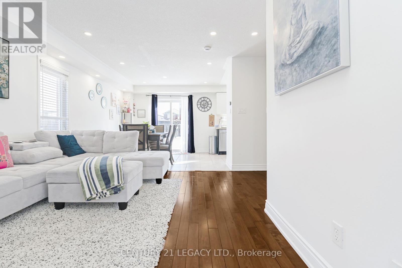 129 Sugarhill Drive, Brampton, ON - Indoor Photo Showing Living Room
