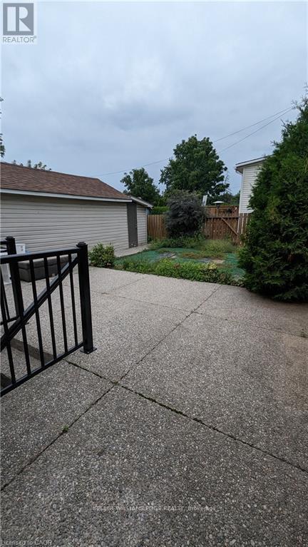 525 Britannia Avenue, Hamilton, ON - Outdoor