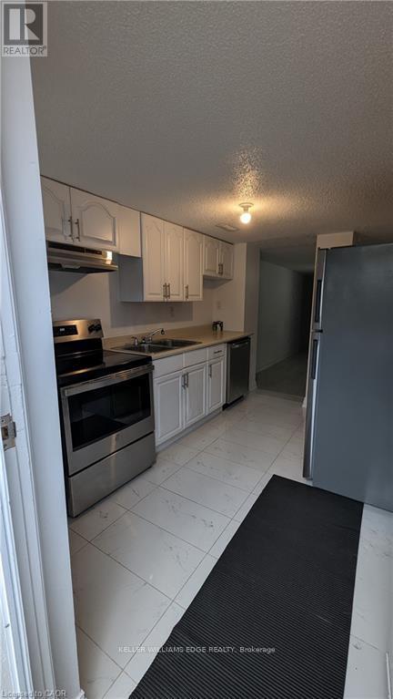 525 Britannia Avenue, Hamilton, ON - Indoor Photo Showing Kitchen
