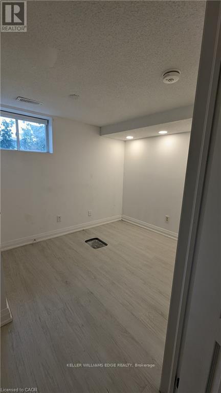 525 Britannia Avenue, Hamilton, ON - Indoor