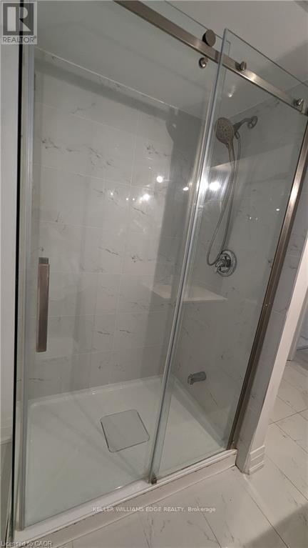 525 Britannia Avenue, Hamilton, ON - Indoor