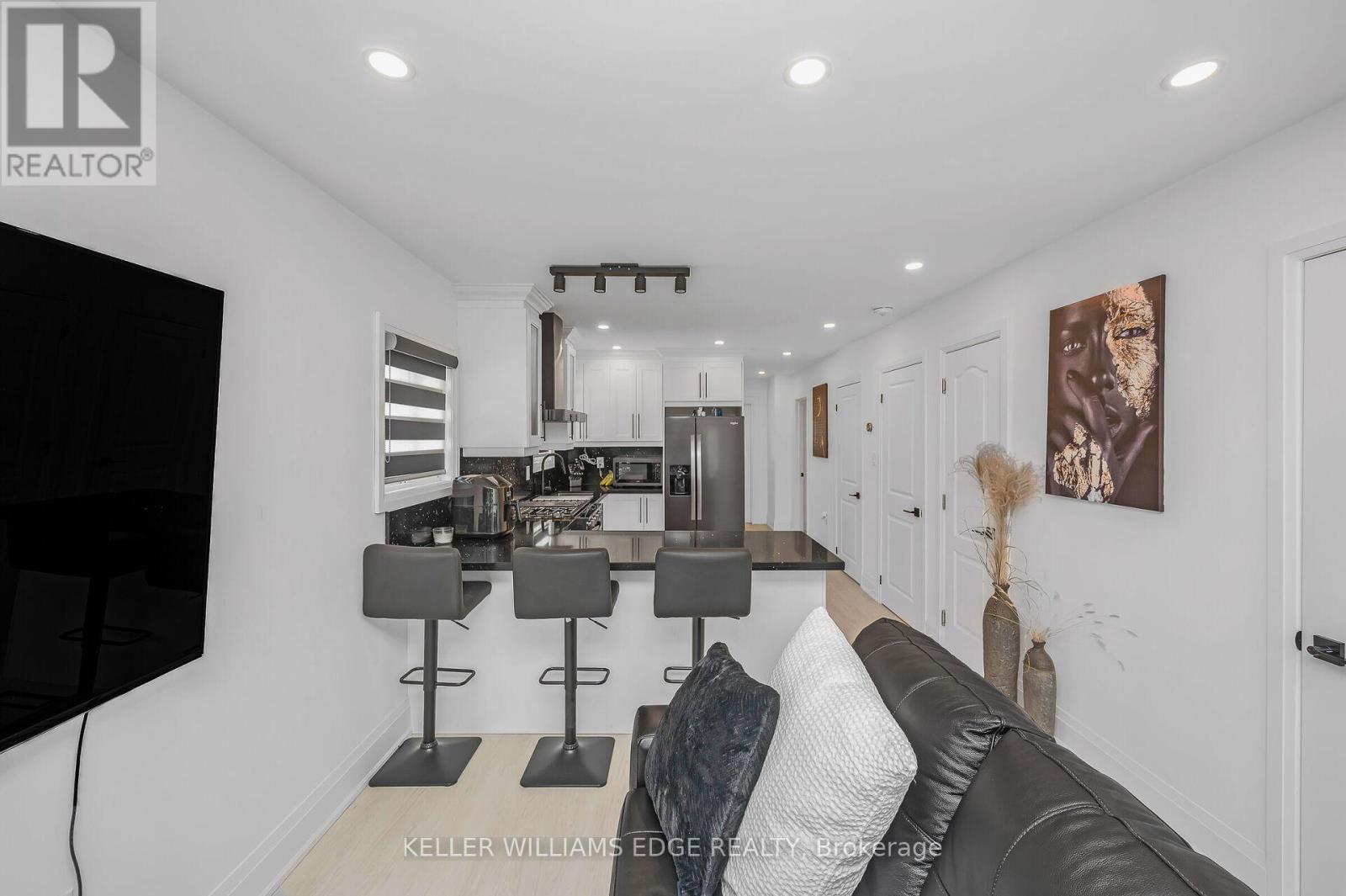 525 Britannia Avenue, Hamilton, ON - Indoor