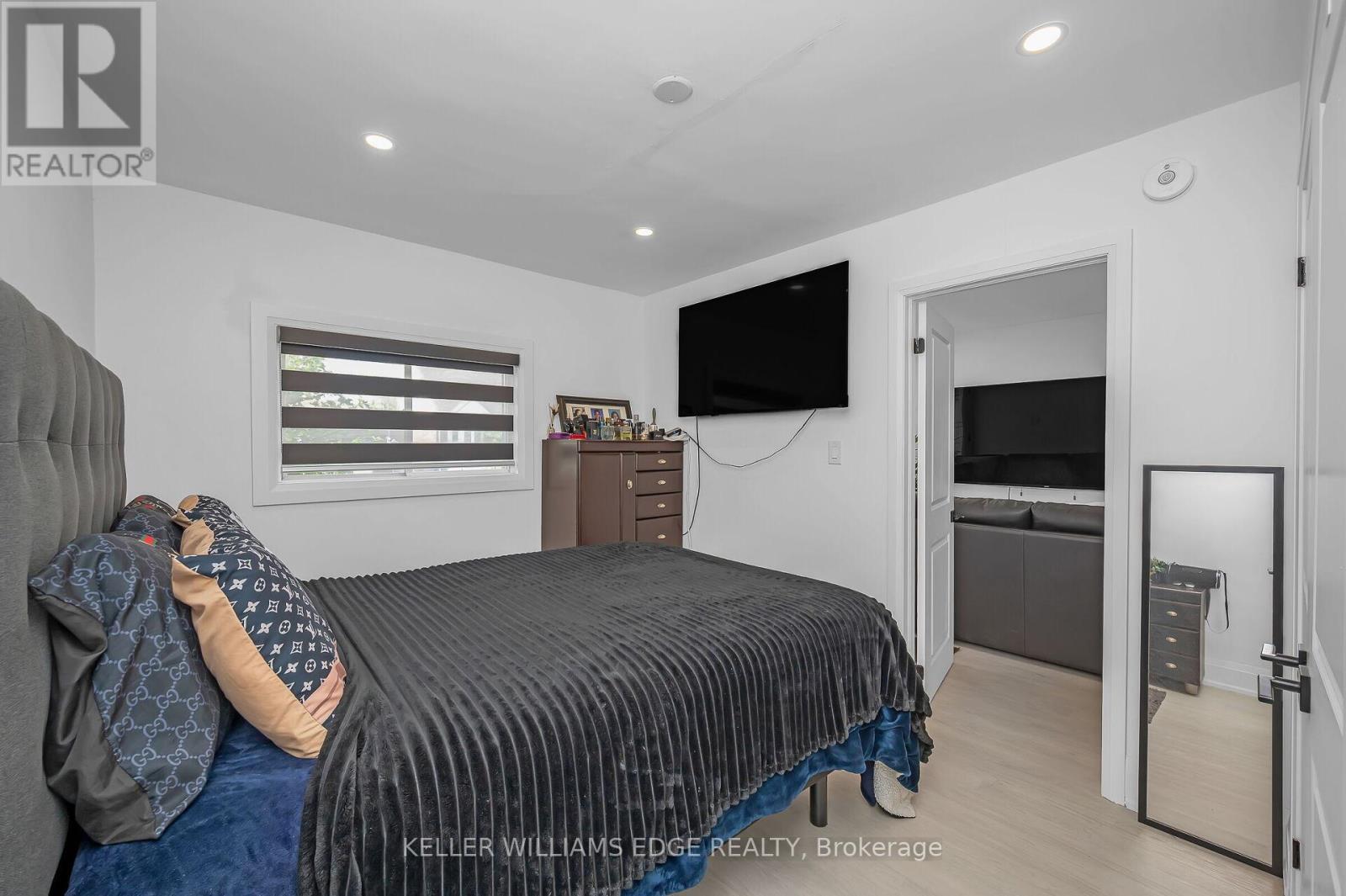 525 Britannia Avenue, Hamilton, ON - Indoor Photo Showing Bedroom