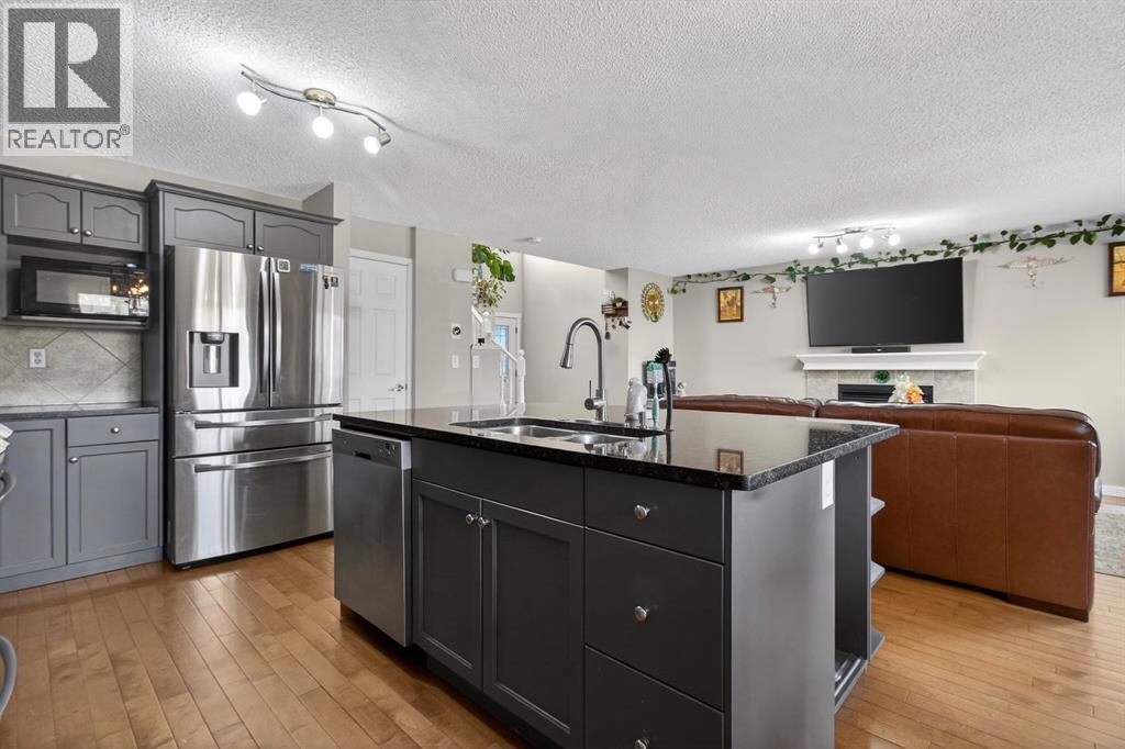 115 Covemeadow Court Ne, Calgary, AB - Indoor Photo Showing Kitchen With Double Sink