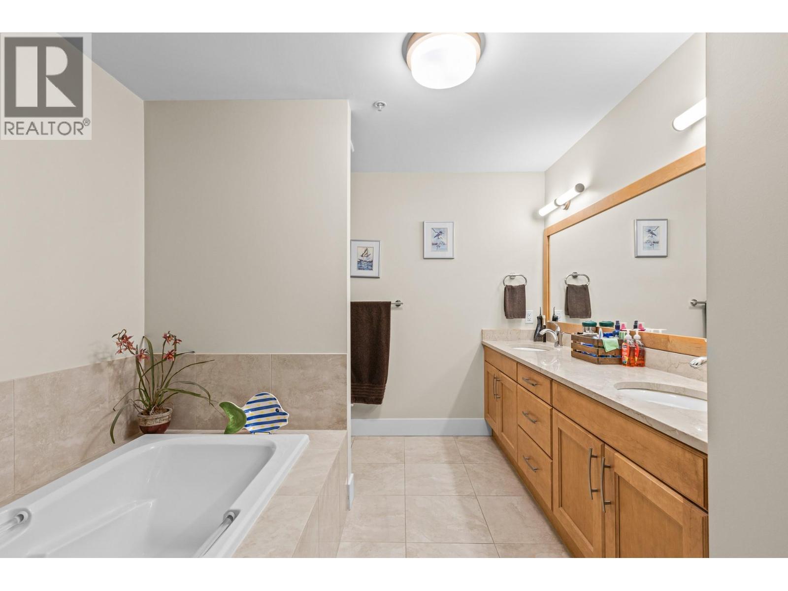 Primary Ensuite - 1395 Ellis Street Unit# 506, Kelowna, BC - Indoor Photo Showing Bathroom