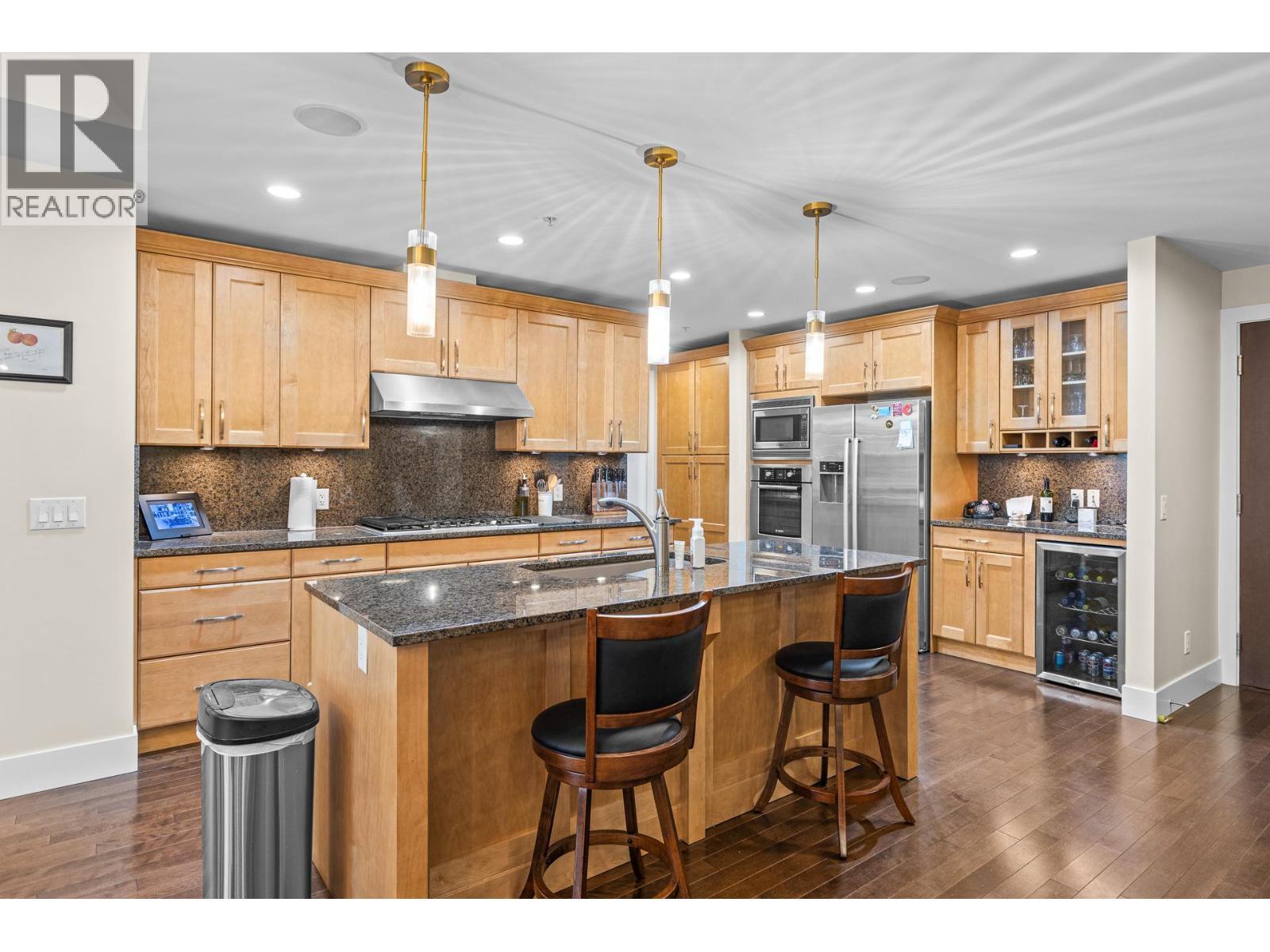 1395 Ellis Street Unit# 506, Kelowna, BC - Indoor Photo Showing Kitchen With Upgraded Kitchen