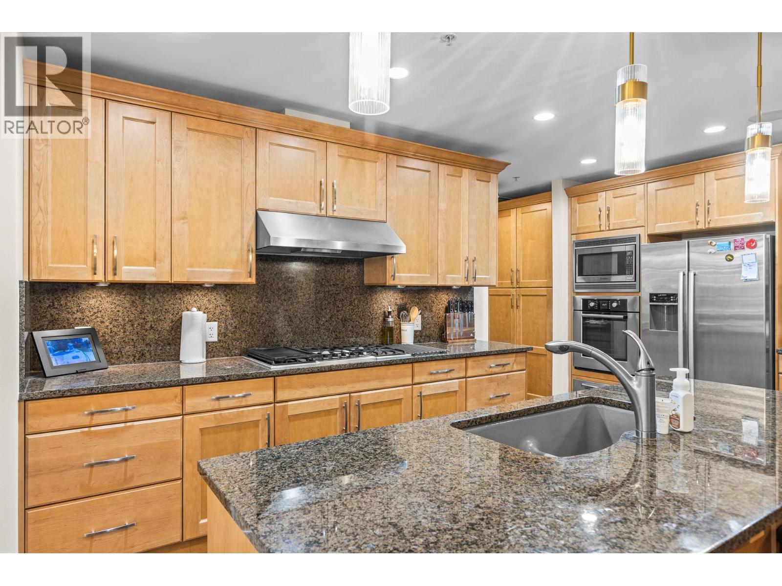 1395 Ellis Street Unit# 506, Kelowna, BC - Indoor Photo Showing Kitchen With Upgraded Kitchen