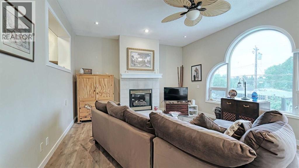 7508 7 Street Nw, Calgary, AB - Indoor Photo Showing Living Room With Fireplace