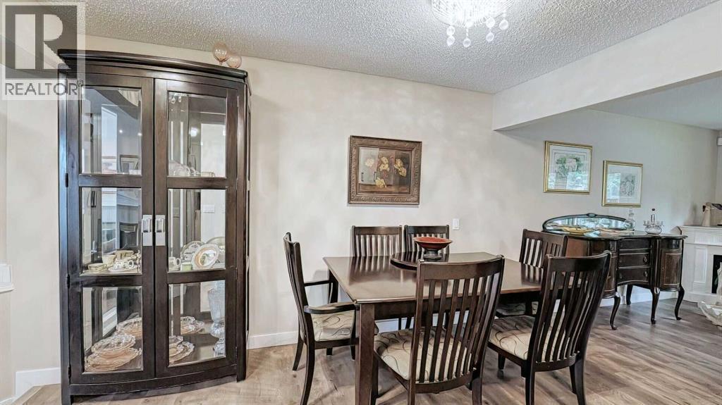 7508 7 Street Nw, Calgary, AB - Indoor Photo Showing Dining Room