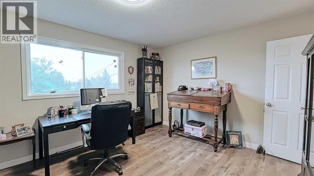 7508 7 Street Nw, Calgary, AB - Indoor Photo Showing Office