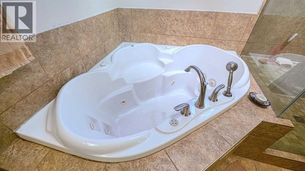 7508 7 Street Nw, Calgary, AB - Indoor Photo Showing Bathroom