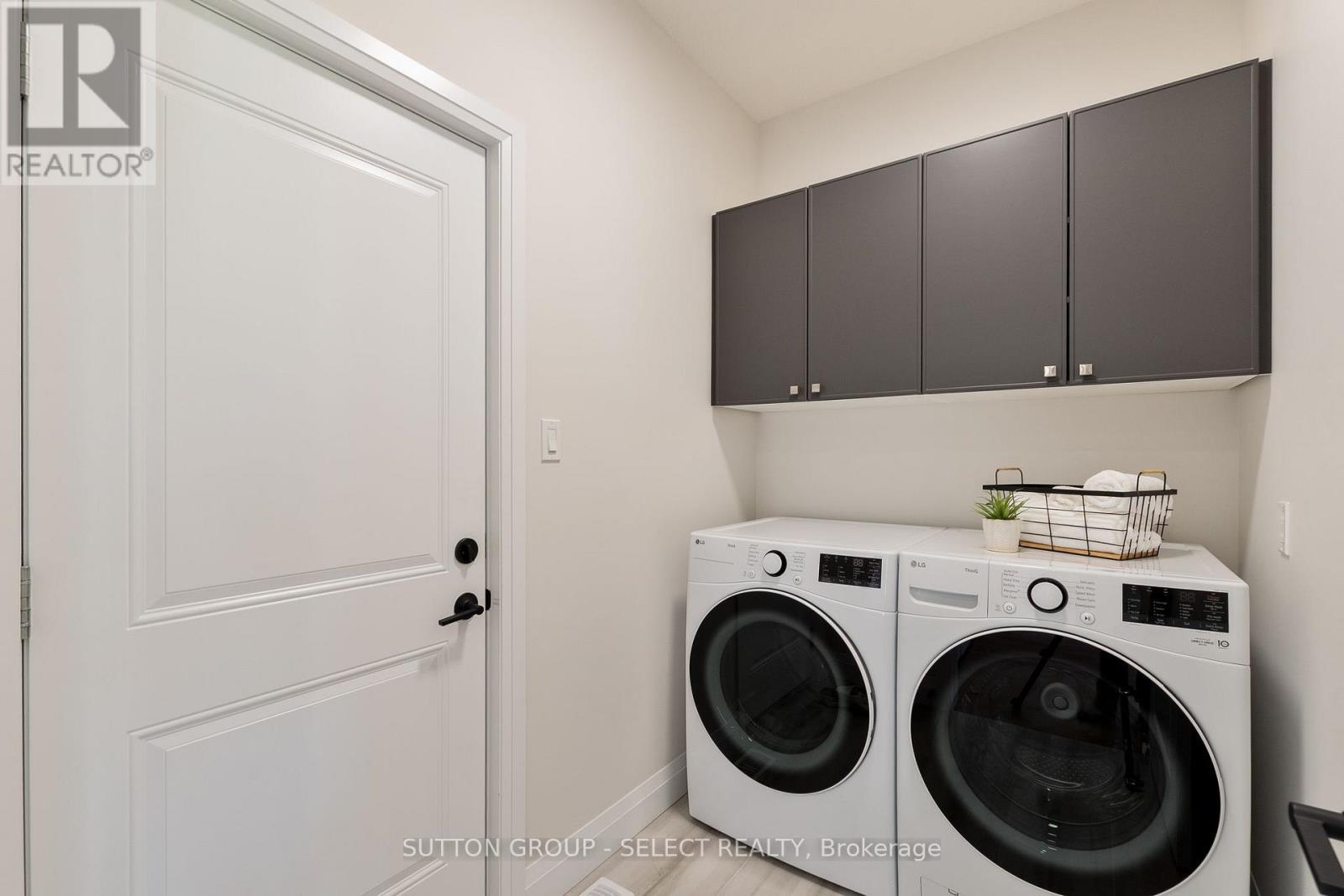 6366 Heathwoods Avenue, London South (South V), ON - Indoor Photo Showing Laundry Room