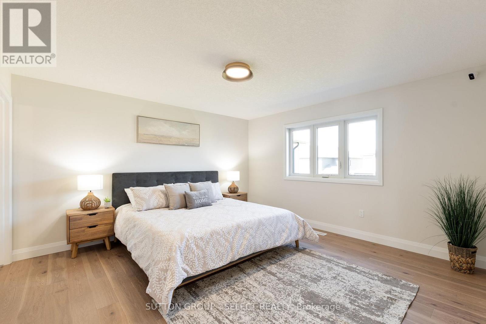 6366 Heathwoods Avenue, London South (South V), ON - Indoor Photo Showing Bedroom