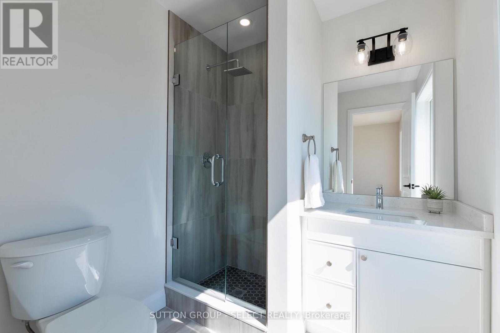 6366 Heathwoods Avenue, London South (South V), ON - Indoor Photo Showing Bathroom