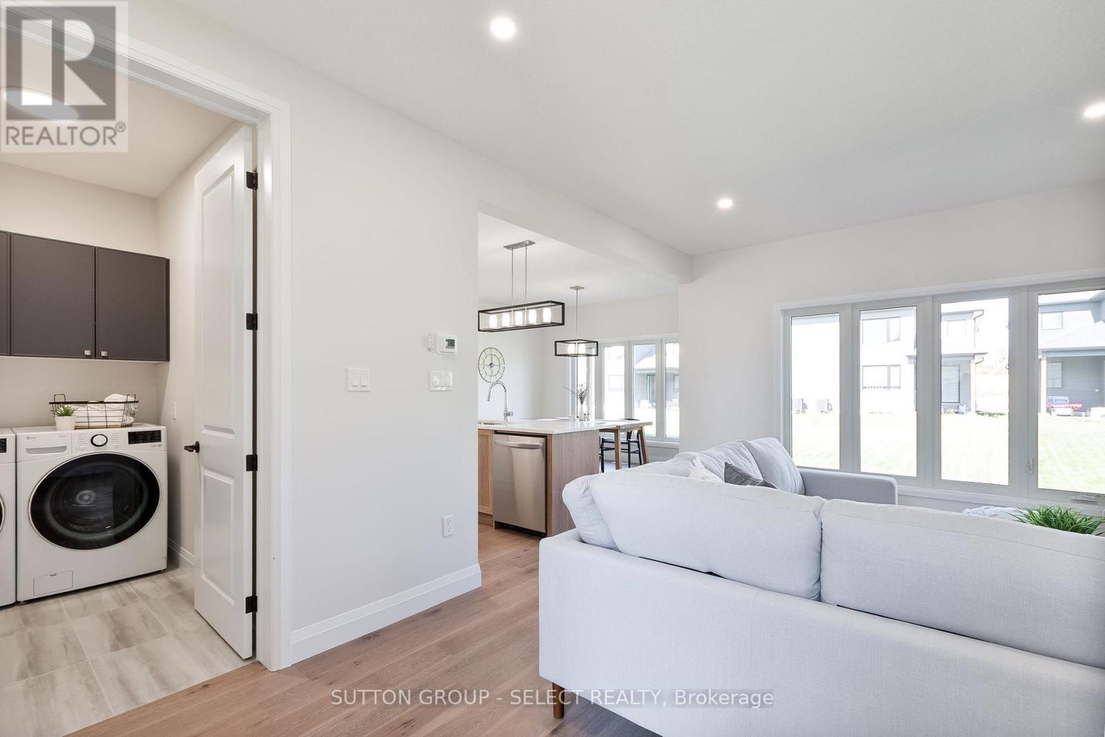 6366 Heathwoods Avenue, London South (South V), ON - Indoor Photo Showing Laundry Room