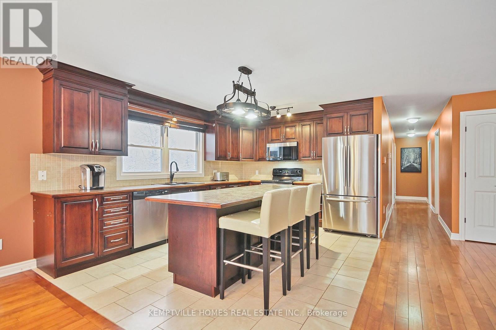 7151 Gallagher Road, Ottawa, ON - Indoor Photo Showing Kitchen