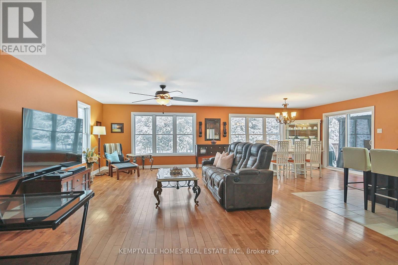 7151 Gallagher Road, Ottawa, ON - Indoor Photo Showing Living Room