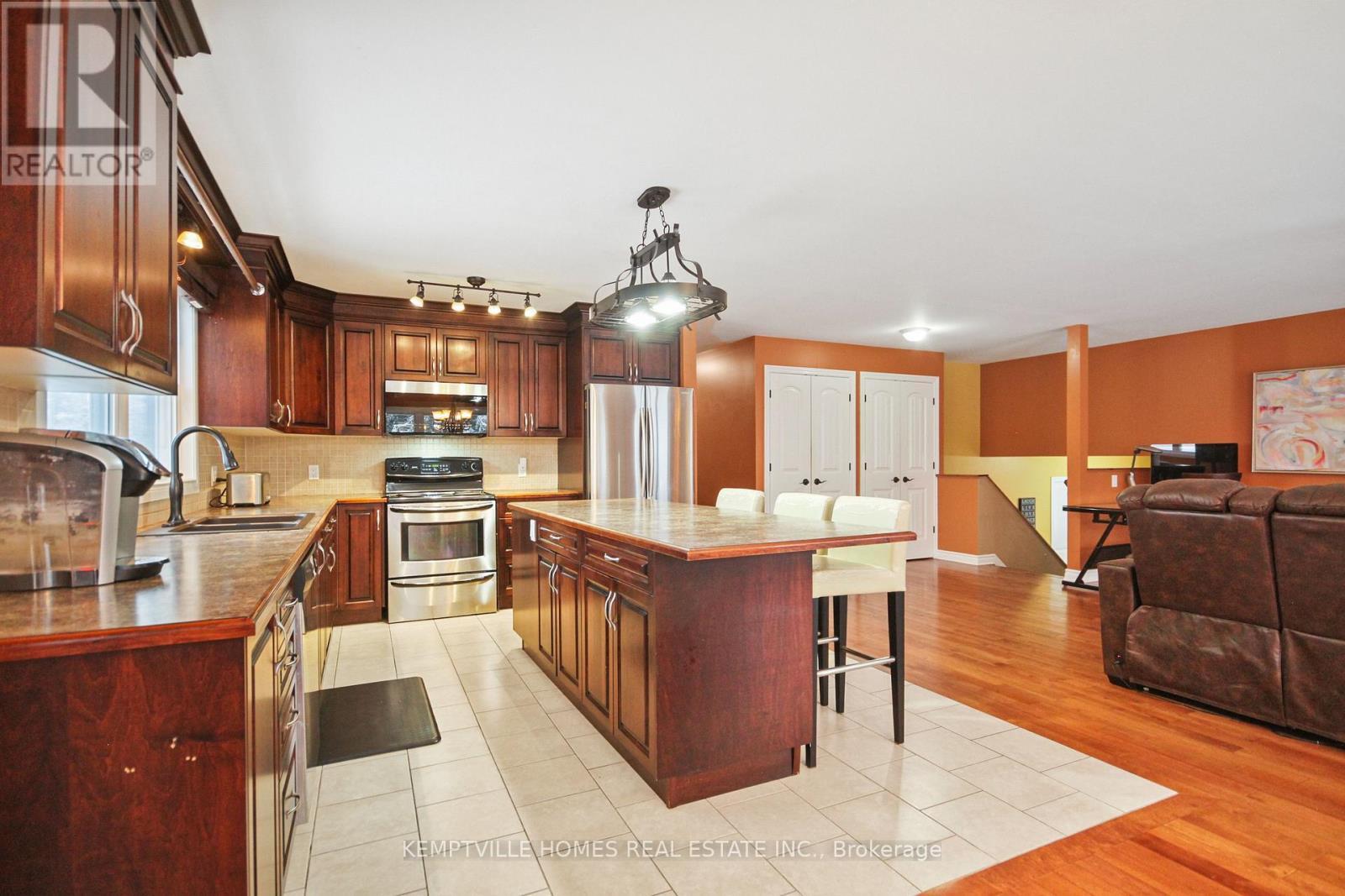 7151 Gallagher Road, Ottawa, ON - Indoor Photo Showing Kitchen