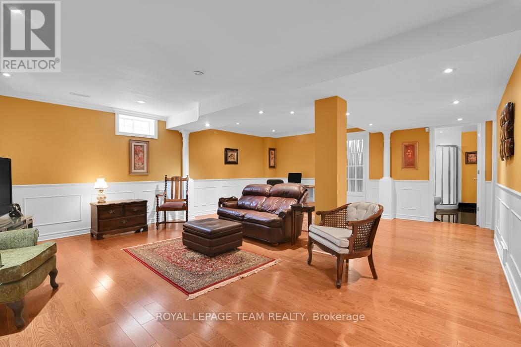 5 Wersch Lane, Ottawa, ON - Indoor Photo Showing Living Room